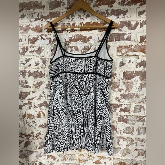 Swimsuit - Picture 3 of 5